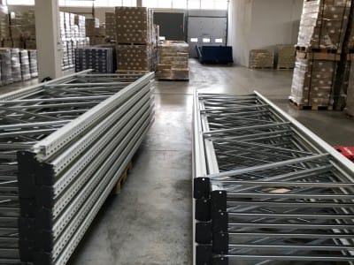 Levering og installasjon av lagerhyllesystemer for plassering av 603 paller på lageret til selskapet "Karavela".